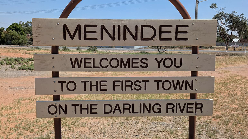 A road sign welcoming you to Menindee, the first town on the Darling River